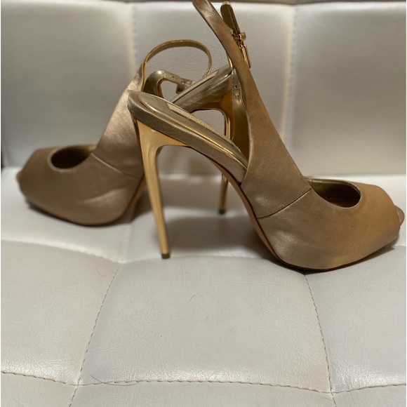 BCBG Nude/golden pumps. Pure leather sole. 4 inch heels with platform